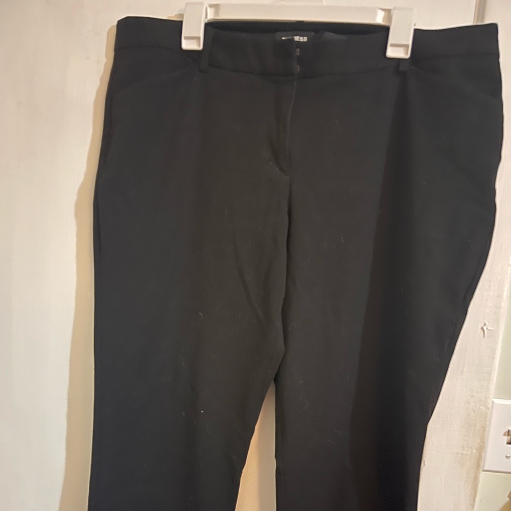 Black express drew pants. Size 16R 30” inseam and the Editor Slim Low Rise cut.